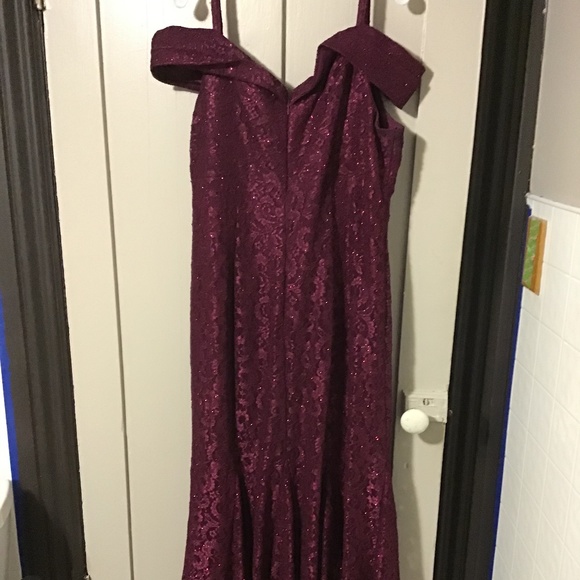 Cold-Shoulder Glitter Lace Mermaid Dress - Picture 8 of 14